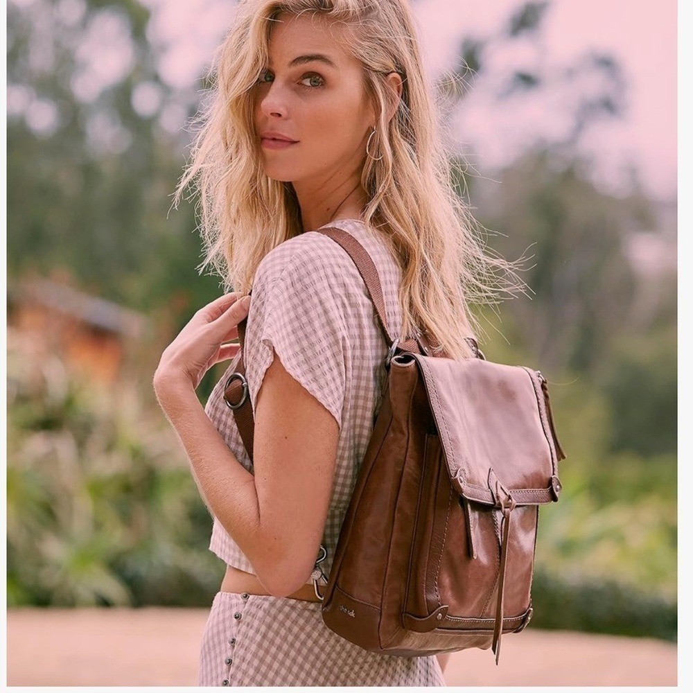 The Sak Venture Brown Distressed Leather Shoulder/Backpack Purse Bag